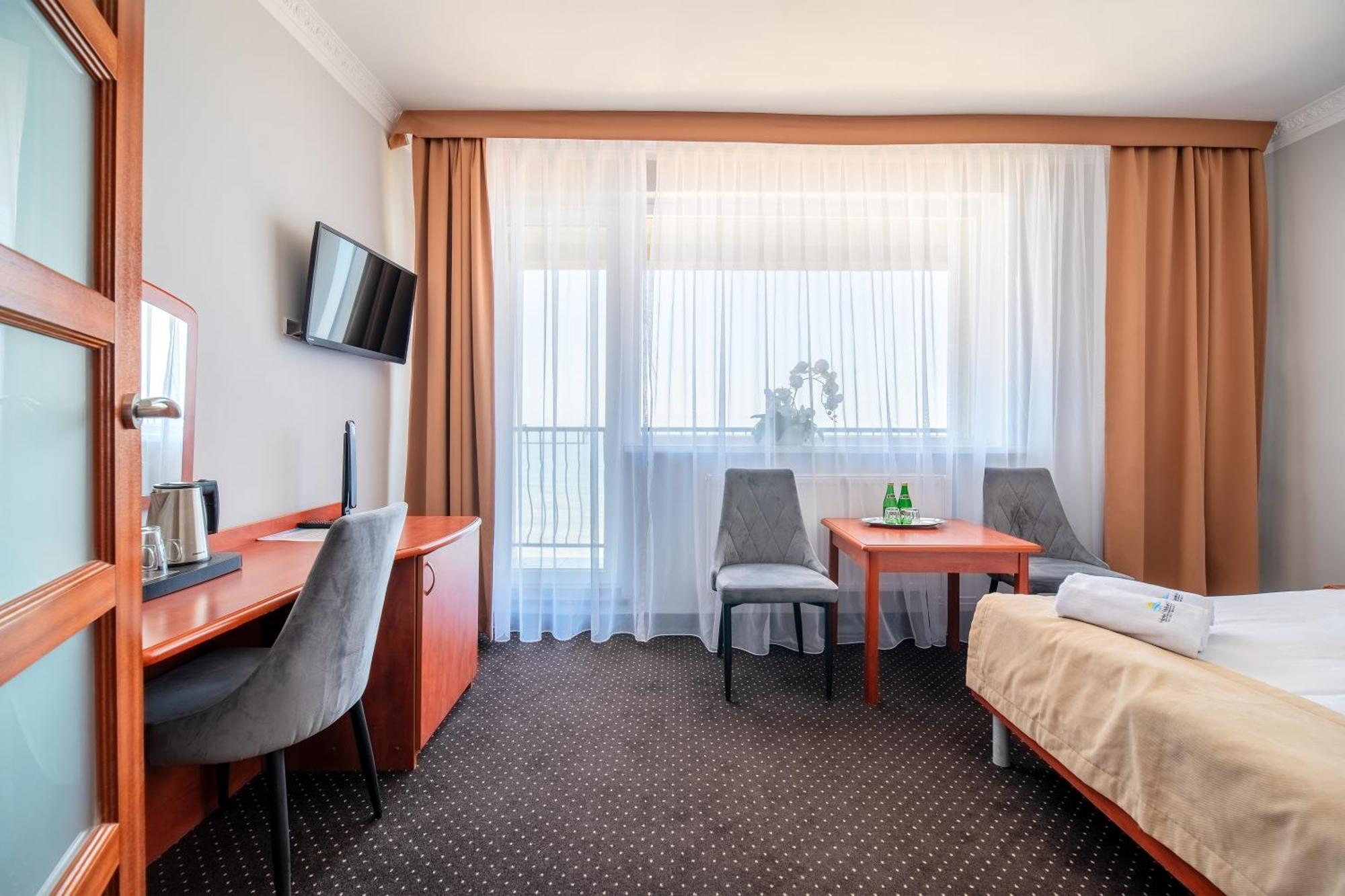 Hotel Wodnik Twoj Hotel Z Widokiem Na Morze ウストロニエ・モルスキエ エクステリア 写真